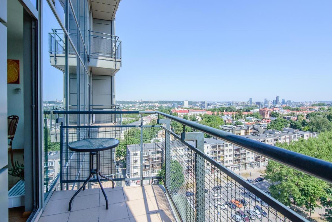 Helios Luxury Apartment In Vilnius Skyscraper エクステリア 写真