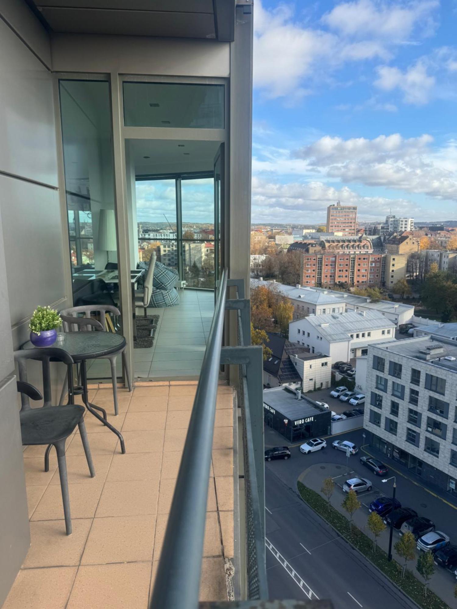 Helios Luxury Apartment In Vilnius Skyscraper エクステリア 写真