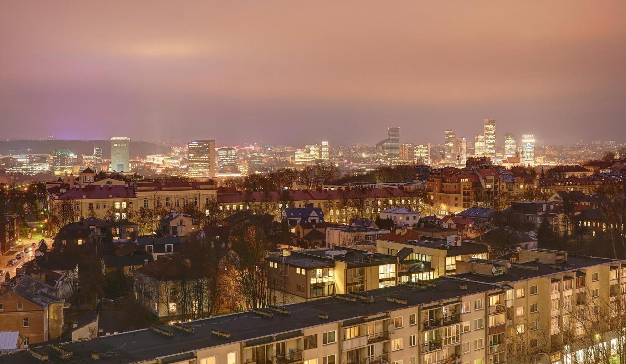 Helios Luxury Apartment In Vilnius Skyscraper エクステリア 写真