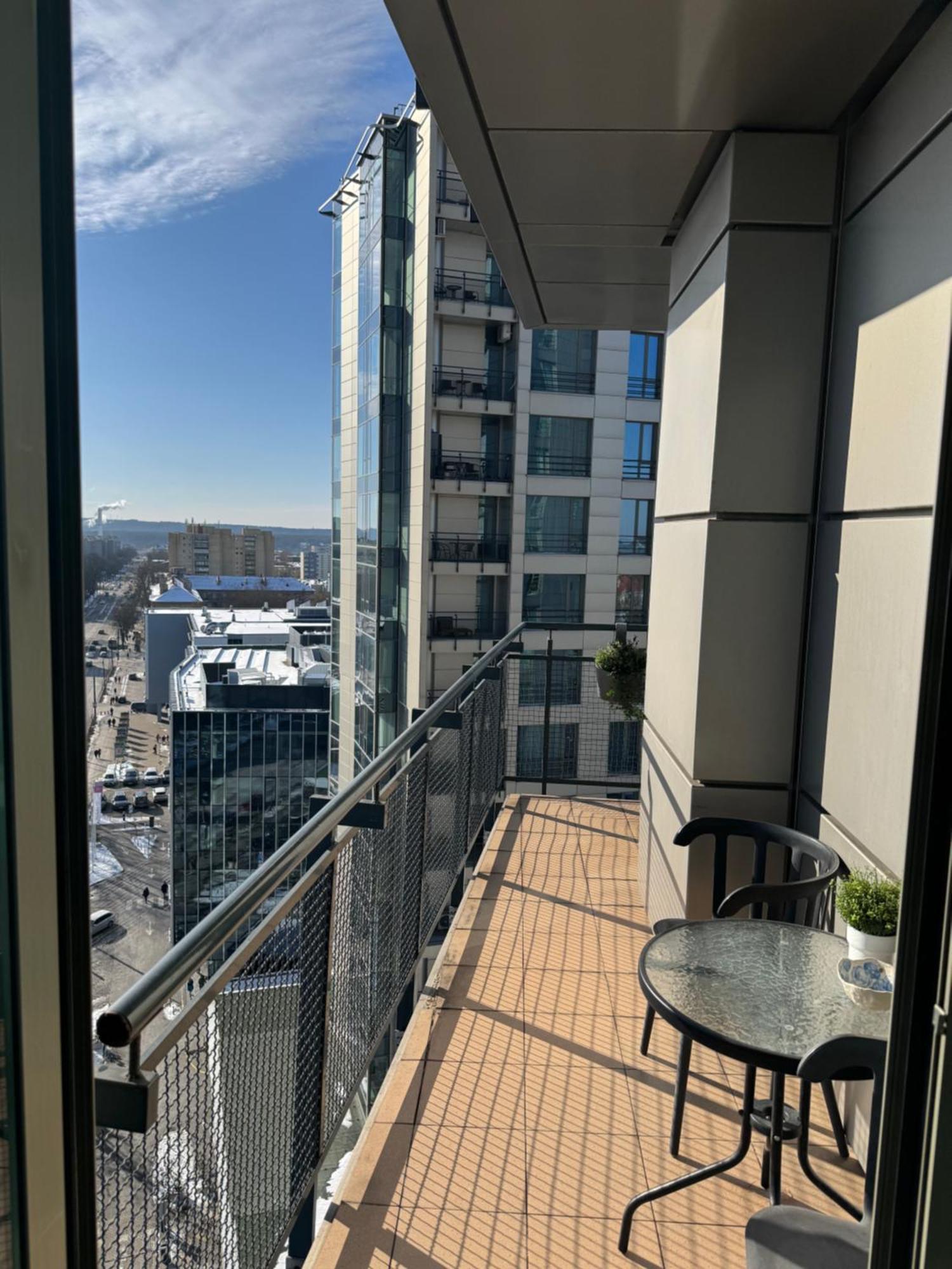 Helios Luxury Apartment In Vilnius Skyscraper エクステリア 写真